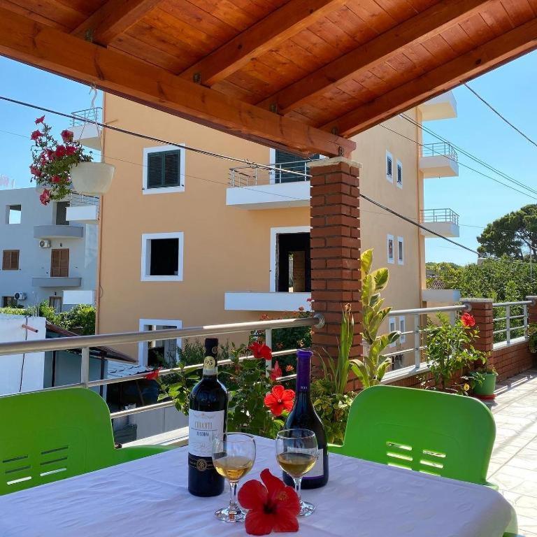 Arlind'S Apartaments Vlore Bagian luar foto