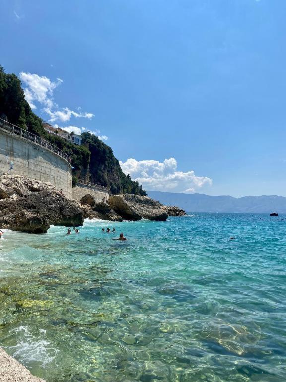 Arlind'S Apartaments Vlore Bagian luar foto