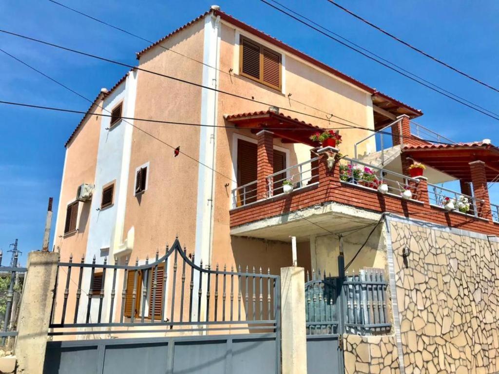 Arlind'S Apartaments Vlore Bagian luar foto