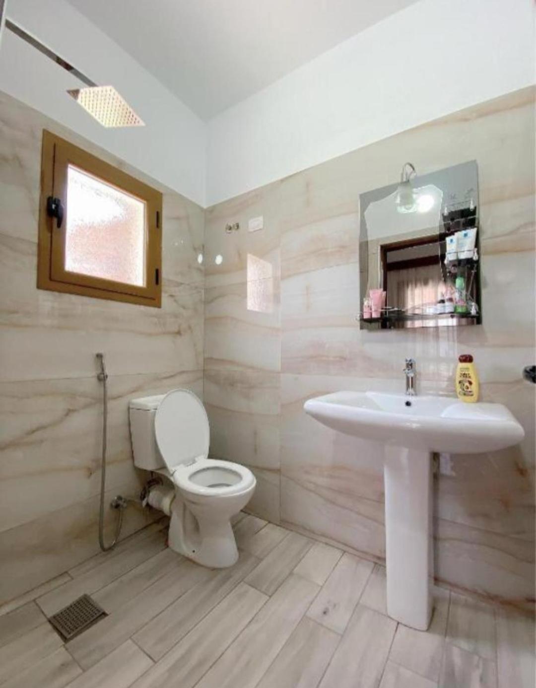 Arlind'S Apartaments Vlore Bagian luar foto